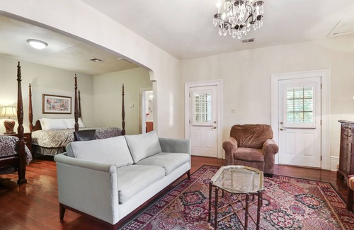 New Orleans Hotel | Excellent Location: 3 Blocks to Bourbon St. and the French Quarter attractions.