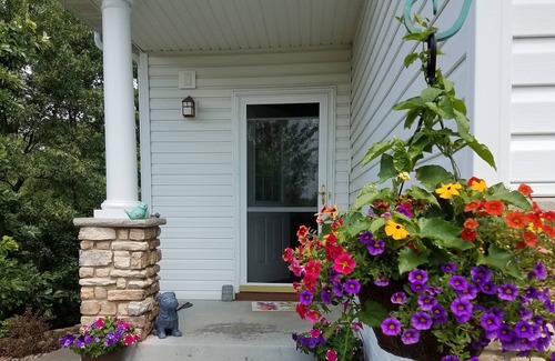 Oakdale House | Excellent Oakdale location borders Woodbury. Overlooks Woods Pond & Nature