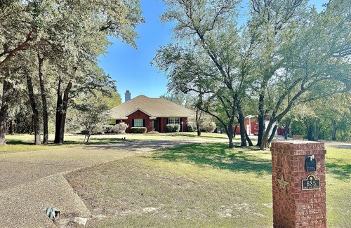 Waco House | Excellent Rental for Family, Events, Girls Trip or Magnolia Silos or Baylor Univ