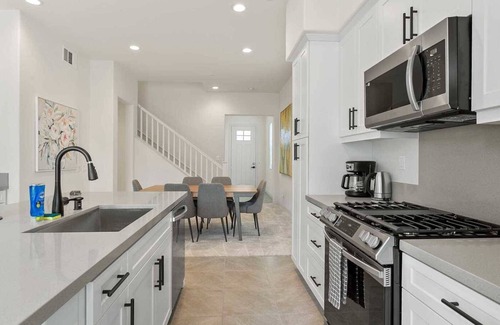 Charter Oak House | Excellent resort on E Wonder Ln
