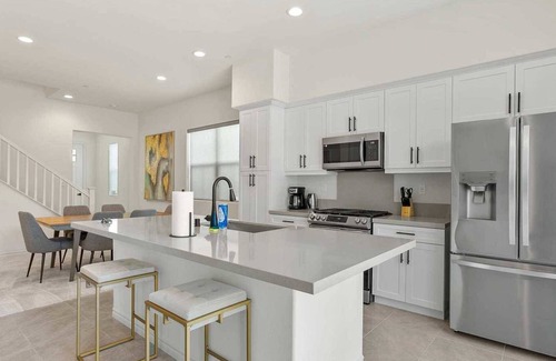 Charter Oak House | Excellent resort on E Wonder Ln