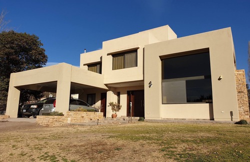 Lujan de Cuyo Villa | excellent Villa in top vineyards and wineries area