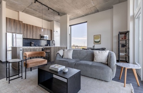 Near West Side Apartment | Excellent West Loop 2BR w/Gym, near Fulton Market & I-90, by Blueground