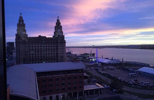 The Docks Apartment | Excelsior Apartments - Liverpool Central - Free Parking - AirCon