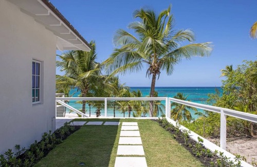 North Palmetto Point Villa | Exceptional 4BR Villa on Beach w/Pool & Generator