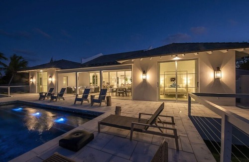 Bouvet Island Villa | ❊Exceptional 4BR Beachfront Home w/Heated Pool & Back-up Generator, Banks Road❊