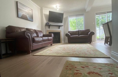 Ottawa Division House | Exceptional 3 bedroom Townhouse