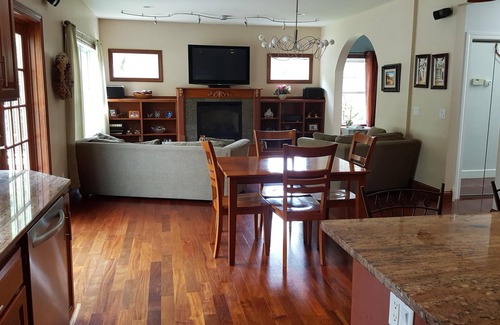 Crystal House | Exceptional 4bed/4bath home, granite and natural stone. Convenient location.