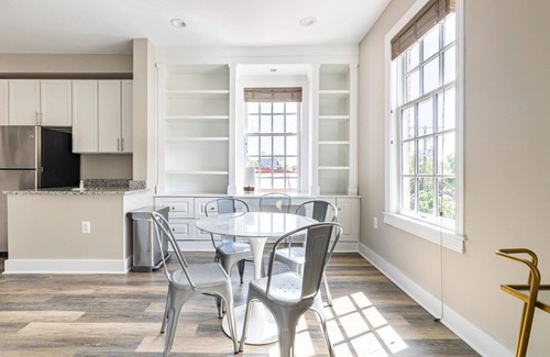 Jefferson Manor Apartment | Exceptional Alexandria West 2BR w/W/D, nr Dining, by Blueground