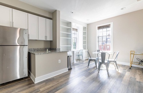 Jefferson Manor Apartment | Exceptional Alexandria West 2BR w/W/D, nr Dining, by Blueground