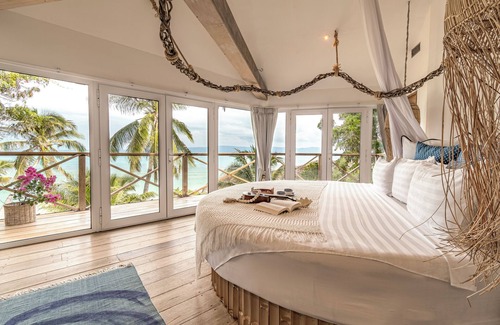 Haad Rin Resort | Exceptional Beachfront Villa - Jacuzzi - Full Service & Private Restaurant & Bar