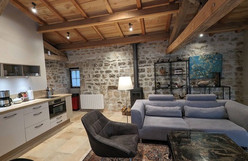 Soyaux Cottage | Exceptional bungalow, spacious, shared pool, for long stays