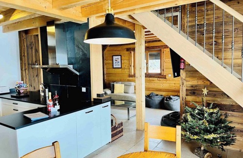 Huez-en-Oisans Ski Chalet | EXCEPTIONAL CHALET IN THE HAMLET OF HUEZ - SLEEPS 8