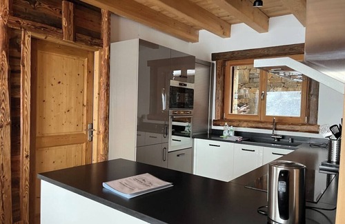 Huez-en-Oisans Ski Chalet | EXCEPTIONAL CHALET IN THE HAMLET OF HUEZ - SLEEPS 8