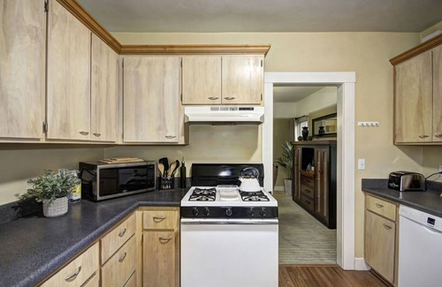 Downtown Sacramento Apartment | Exceptional charming spacious 2bedroom French colonial in desirable midtown area