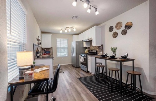 Southside House | Exceptional Escape! Fast WiFi & Fully Loaded