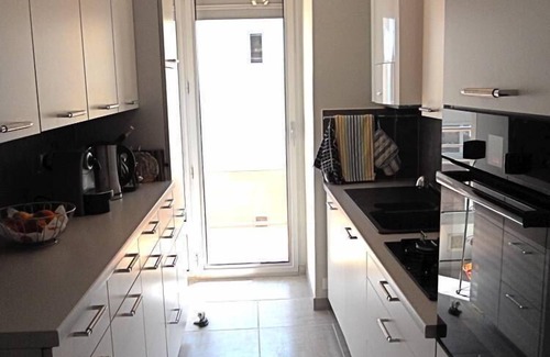 La Jetee Apartment | Exceptional View, Waterfront Apartment