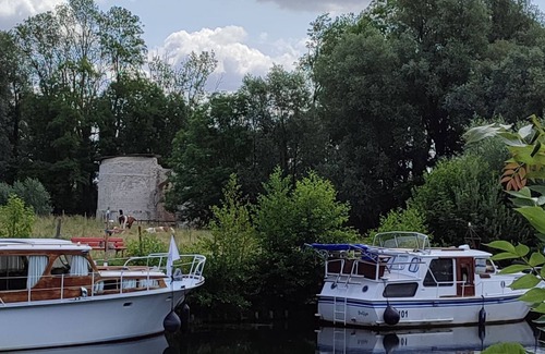 Eaucourt-sur-Somme Boat Rental | Exceptional and atypical river boat on the Somme!