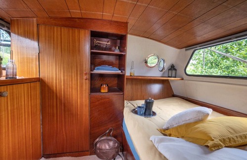 Eaucourt-sur-Somme Boat Rental | Exceptional and atypical river boat on the Somme!