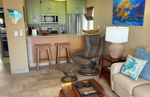 Historic Kailua Village Condo | Exceptional Kona Reef Condo: Full AC, Oceanfront, Easy Walking Distance to Town