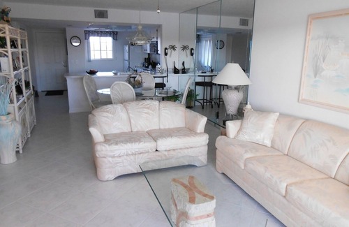 Port Charlotte - Charlotte Harbor Condo | Exceptional Lakefront Property with Updated Interior in Punta Gorda