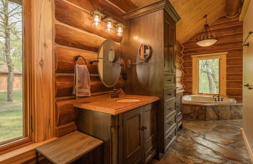 Alexandria Cabin | Exceptional Log Cabin centrally located between wonderful lakes, winery, & golf