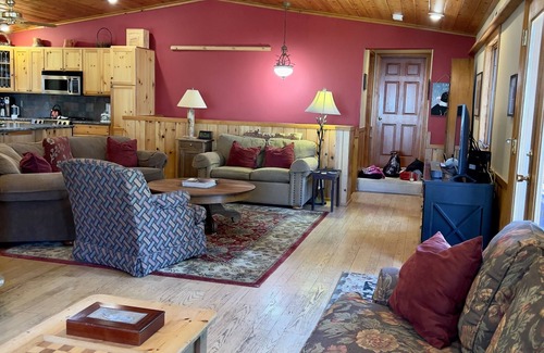 Carnelian Bay House | Exceptional N.Lake Tahoe Retreat/Charney Chalet: Dog Friendly, HotTub, Fast WiFi