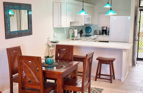 Kailua-Kona Condo | Exceptional Oceanfront Luxury Condo - Fully updated, AC, Top Floor, Quiet
