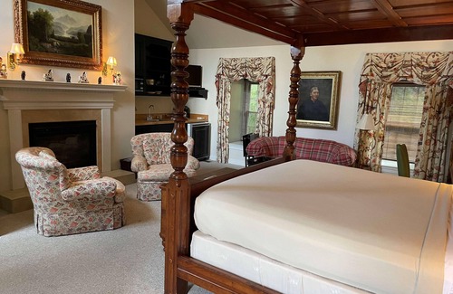 Montchanin Hotel | Exceptional Spacious Room w/Gas Fireplace, Sitting Room, Marble Bathroom, Spa