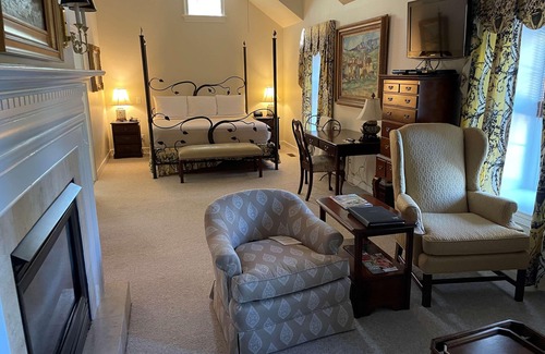 Montchanin Hotel | Exceptional Spacious Room w/Gas Fireplace, Sitting Room, Marble Bathroom, Spa