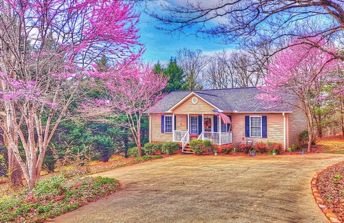 Pickens House | EXCEPTIONAL, SUPER CLEAN! IN THE FOOTHILLS OF THE BLUE RIDGE MTN.! NO ANIMALS!