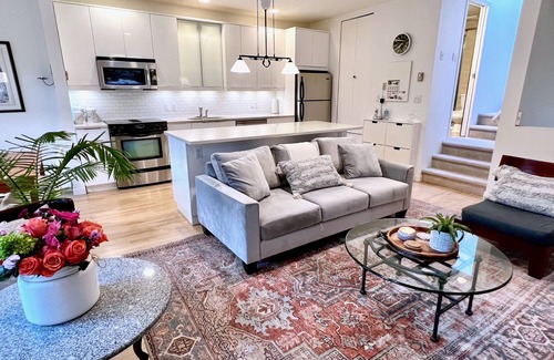 Kitsilano House | Exceptional Townhouse in Kitsilano - Walk to Beach, 4th Ave & Broadway