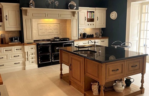 Skipton House | Exceptional Unique 5 Bedroom Manor House