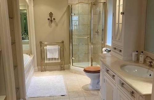 Skipton House | Exceptional Unique 5 Bedroom Manor House