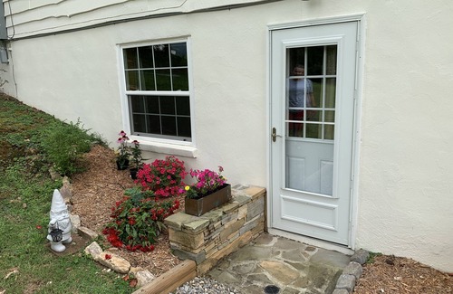 Asheville Apartment | EXCEPTIONALLY CLEAN-SUPER QUIET-VERY COMFY & CLOSE TO nASHEVILLE !