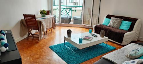 Rueil-Malmaison Apartment | EXCEPTIONNEL "A NOUS PARIS" ! Spacieux - Calme - Balcon - Wifi - Netflix - Parking