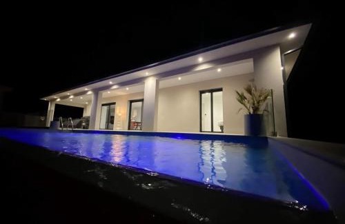 Eccica-Suarella Villa | EXCEPTIONNELLE VILLA Proche d'AJACCIO et PORTICCIO