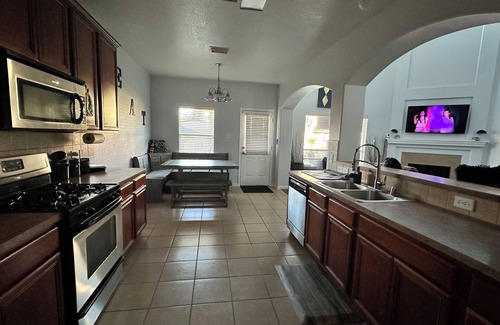 Humble House | Exciting Family-Friendly Home With Pool Near IAH & Downtown Houston!