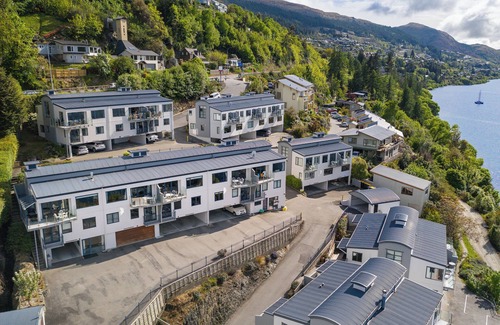Queenstown Apartment | Exciting Queenstown - luxury, spacious apartment close to Queenstown