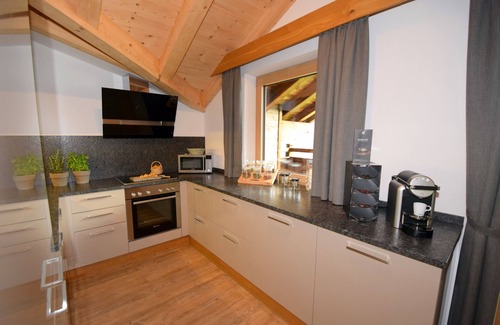 Emberg Apartment | Exclusiv Apartment Gipfelwind - SKI in/SKI out, Sauna-Jacuzzi - by "wachterhof"