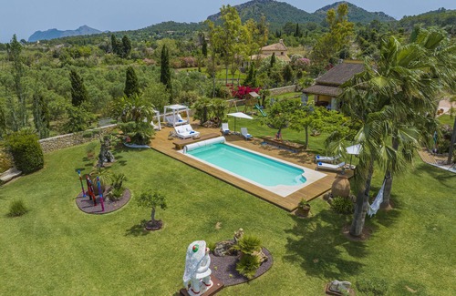 Alcudia Ski Chalet | Exclusiva Villa con piscina climatizada, jacuzzi, sauna, gim, y 10000m2 jardín