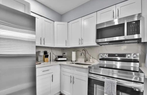 Riverside Park Condo | Exclusive 2 Bedroom Condo- Free Parking