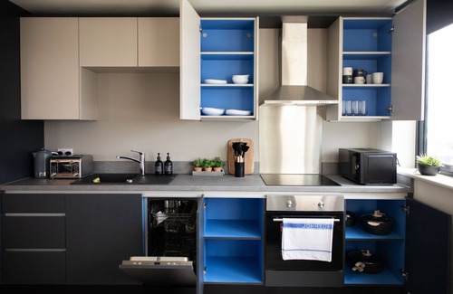 West Bromwich Apartment | Exclusive 2 Bedrooms Apartments with Parking Spot