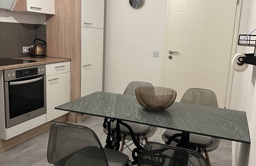 Hohentor Apartment | EXCLUSIVE 2 room ground floor apartment with balcony in top location!