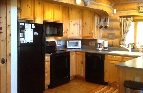 Valley of the Sun Cabin | Exclusive 23-Acre Rocky Mtn. Retreat - Featured in a Music Video! Unforgettable