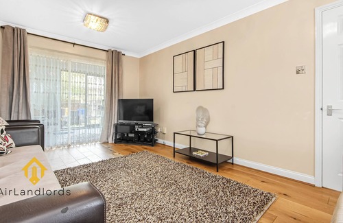 Brownswood Apartment | Exclusive 3 bedroom House near Manor House!