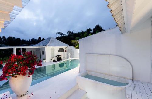 Mas Villa | Exclusive 3BR Celebrity Villa - Ice Bath - Sauna - Jacuzzi - Outdoor Gym - BBQ - Stunning Rice Field & Jungle Views