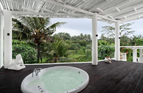 Mas Villa | Exclusive 3BR Celebrity Villa - Ice Bath - Sauna - Jacuzzi - Outdoor Gym - BBQ - Stunning Rice Field & Jungle Views