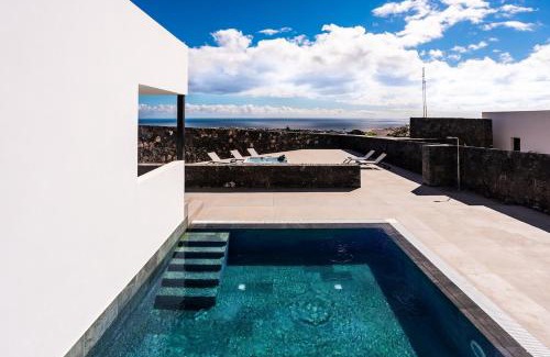 Macher Villa | Exclusive 6 bedrooms Villa in Lanzarote - Ocean & Volcano Views, Private Pool, Jacuzzi & Gym