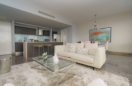 Marbella Apartment | Exclusive and luxury 1BR with balcony in Yoo Panama